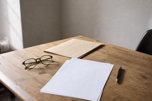 Les contrats types à connaître pour protéger son activité indépendante